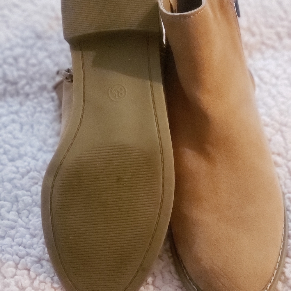 Universal Thread Boot - Picture 2 of 3